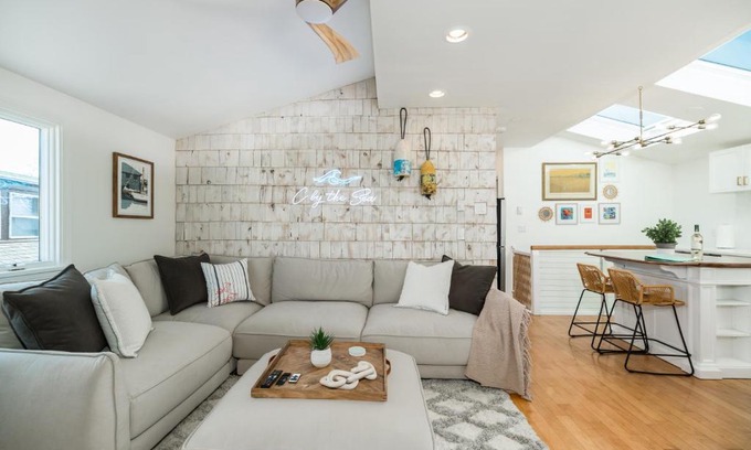 Gloucester Apartment | CbytheSea - Ocean View Penthouse