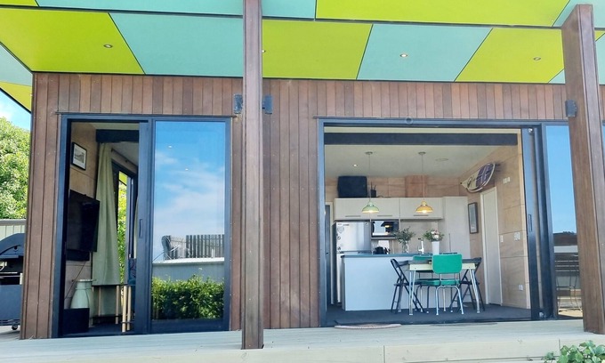 Raglan Cottage | CEDAR BAY COTTAGE