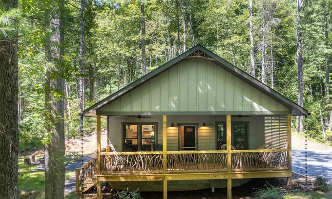 Tuckasegee Cabin | Cedar Calm at Running Cedar Springs - Upscale Mountain Home Located Across from Bear Lake