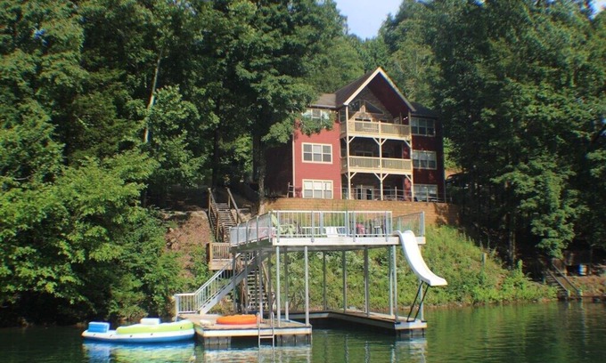 Lakeside Estates House | Cedar Cove' Huge Dual Kitchen w/Large Dining/Family, Billiards, Hot Tub, Dock