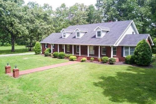 Lebanon Bed & Breakfast | Cedar Grove Inn