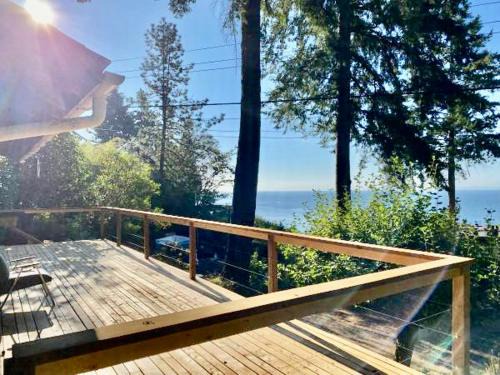 Roberts Creek House | Cedar House Ocean View & Access