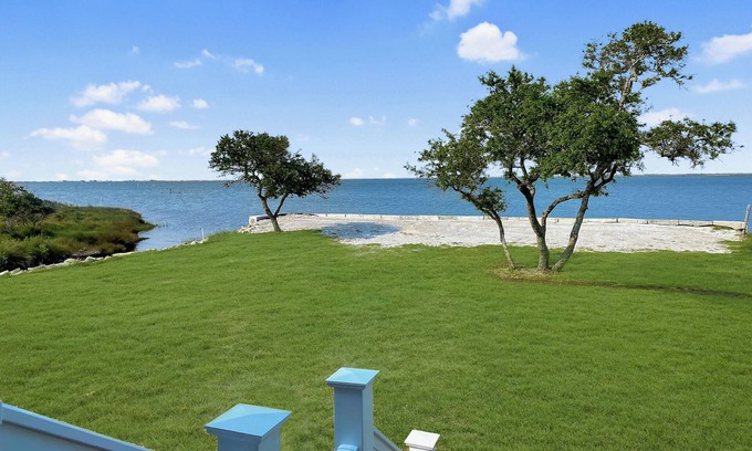 Cedar Island House | Cedar Island Bay ~ Great Sunrises & Water Views ~ Quiet Setting ~ ADULTS ONLY!