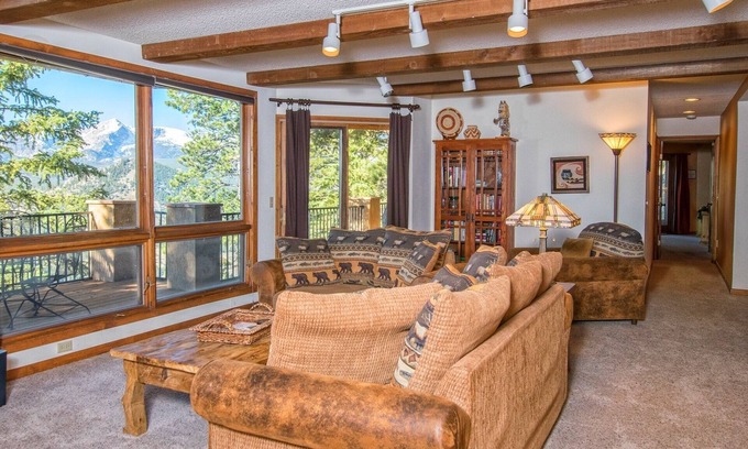 Windcliff Estates House | Cedar Lower Vacation Home at Windcliff by RedAwning