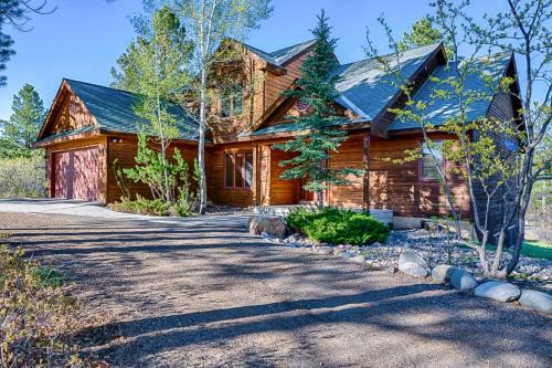 Twin Creek Village House | Cedar Ridge Cabin