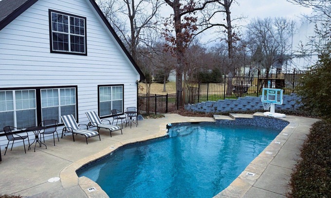 Malakoff House | Cedar Sunsets - Lakefront retreat with Private Pool & Gameroom!