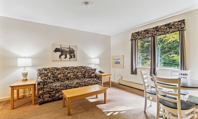 West Bridgewater Hotel | Cedarbrook Junior Suite 11416