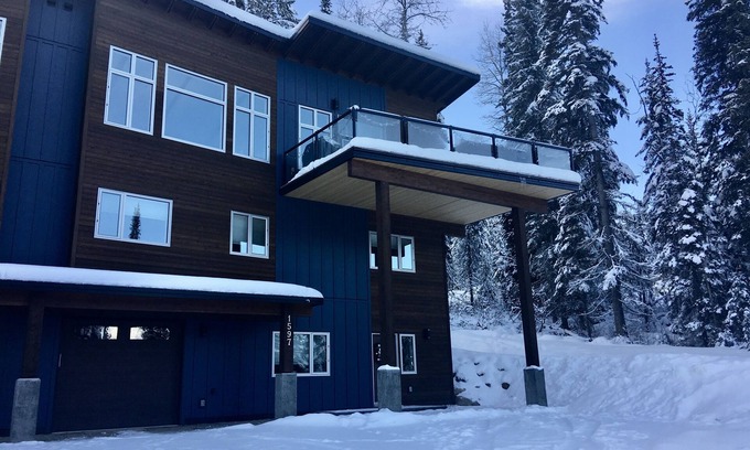 Golden House | Cedars Hideout at Kicking Horse Mountain Resort