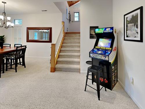 Oakland House | Cedars on the Rocks