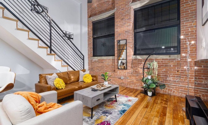 Providence Apartment | Central 2BR Near Brown, Dining, Hospital, Nurses