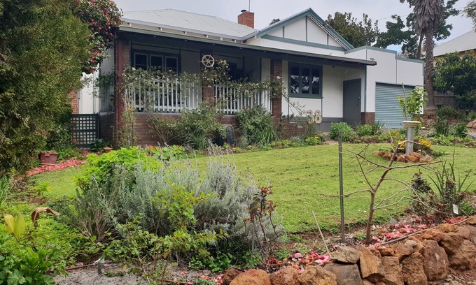 Bridgetown House | Central Bridgetown 2 bedroom cottage
