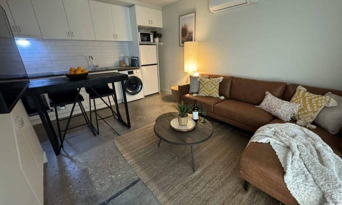Devonport Apartment | Central Devonport Loft- A/C Near Ocean & CBD