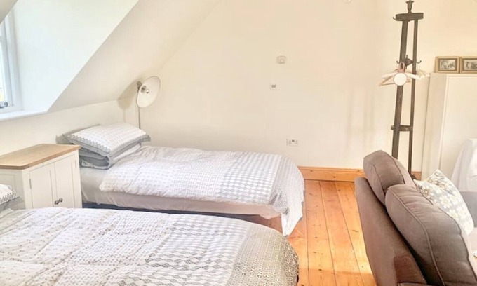 Ely House | Central Ely 3 bed 2 bathroom smart apartment