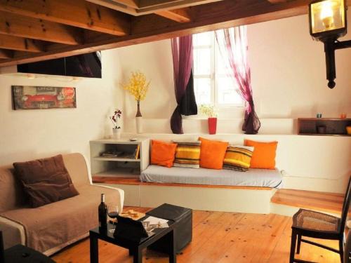 Santa Isabel Apartment | Central Lisbon Charming Loft