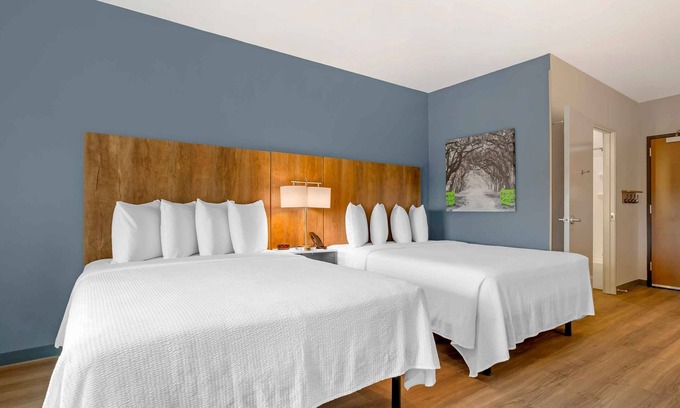 Trailer Estates Hotel | Central Location: Comfort & Convenience for Long Stays