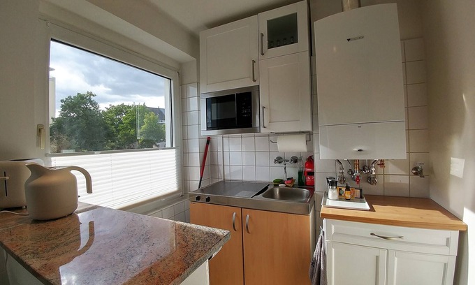 Lindenthal Apartment | Central location, facing the city park. Bright and cosy studio apartment.