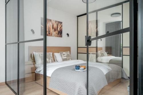 Vilnius Apartment | Central Location I Private Garage Parking & Easy Checkin I Cᴏʜᴏsᴛ