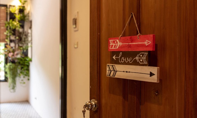 Van Mieu Apartment | Central Location with Wide Window and Roof-top Garden