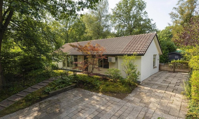 Lieren House | Central luxury group villa with hot tub, five bedrooms, large kitchen, and fenced garden. Plenty of privacy and comfort both indoors and outdoors.