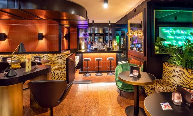 Old Town Hotel | Central Plaza Hotel