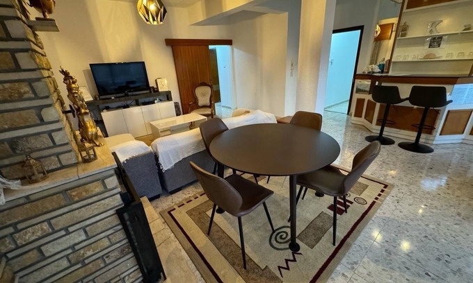 Kato Polemidia Apartment | Centrally located 3 bedroom apartment in Limassol Cyprus