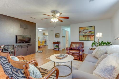 Johnson House | Centrally located in NWA Walk to Wrights BBQ!