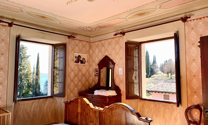 Toscolano Maderno Villa | Cervano: Historic Italian Villa for 12 persons