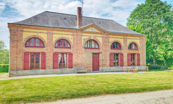 Craon House | Château de CRAON orangery, swimming pool, tennis court, 47-hectare park.