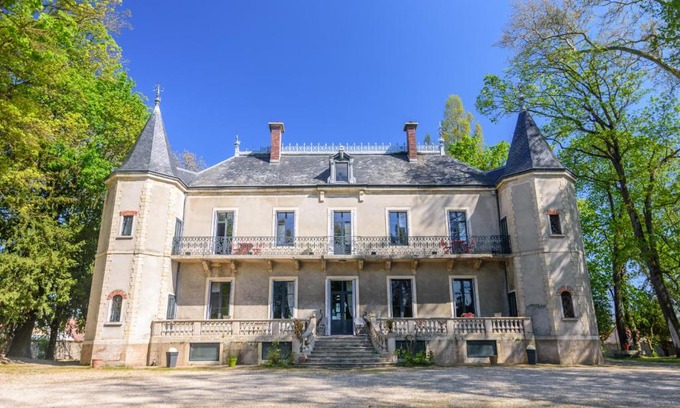 Saint-Marcel House | Château de la villeneuve