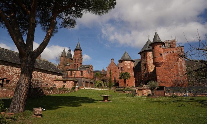 Collonges-la-Rouge House | Château de Vassinhac chambres d'hôtes Collonges la rouge
