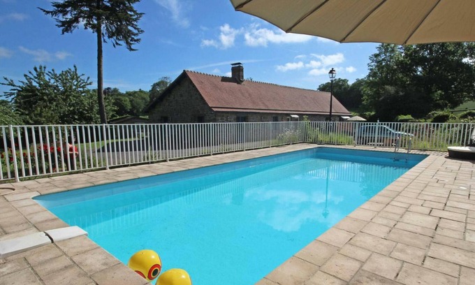 Sainte-Honorine-la-Guillaume Cottage | Charming Cottage with Wifi in Sainte-Honorine