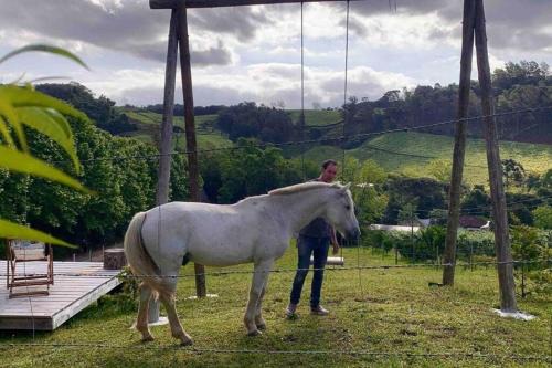 Santa Helena Ski Chalet | Chalé Sunset com Hidro, lareira, piscina, cavalo, trilha, tiro ao alvo