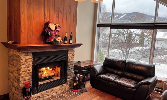 Saint Ferreol les Neiges Ski Chalet | Chalet Mont Sainte Anne with superb view of the ski mountain and wood fireplace