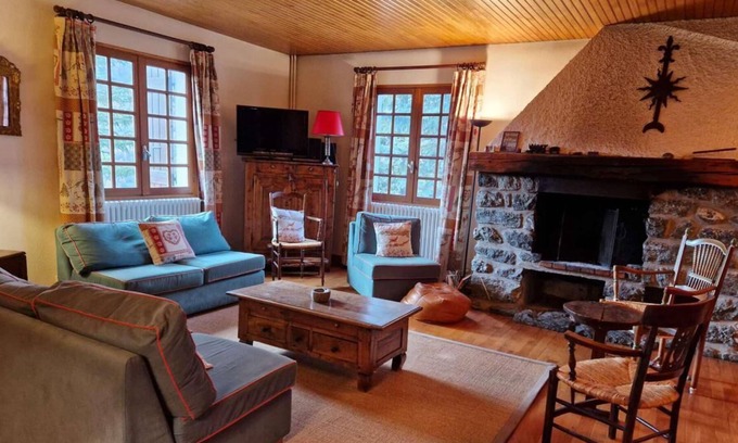 Vars Cabin | Chalet, 3rd floor, view mountain, balcony, fireplace or stove, tv, 200m², Vars