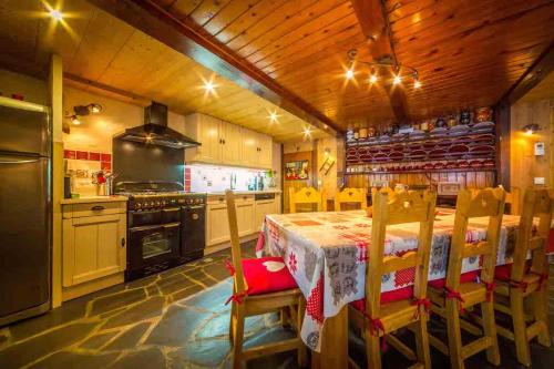 Les Prodains Ski Chalet | Chalet Ancetre