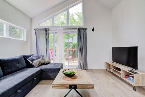 Pont-Rouge House | Chalet Beaulieu - Spa Piscine Sauna & Billard