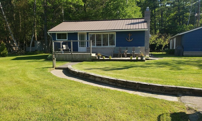 Port Franks Cottage | "Chalet Bleuet" - Enjoy this cozy, 4 season cottage near Port Franks beach!