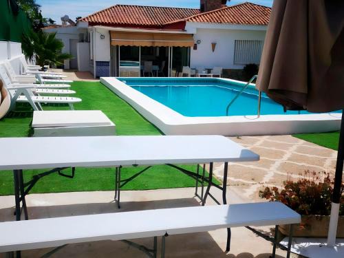 Valencina de la Concepcion House | Chalet con Jardín, Piscina Privada y parking