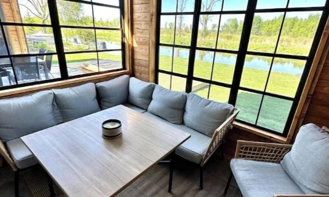 Saint-Anicet Ski Chalet | Chalet en Bordure du Canal le 236