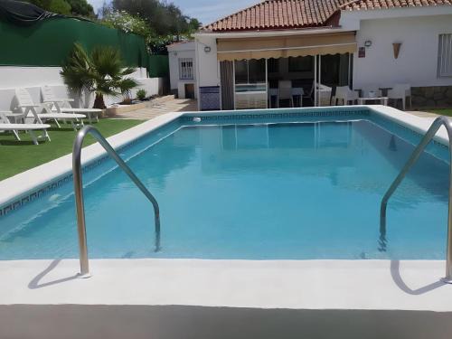Valencina de la Concepcion House | Chalet con Jardin Piscina Privada y parking