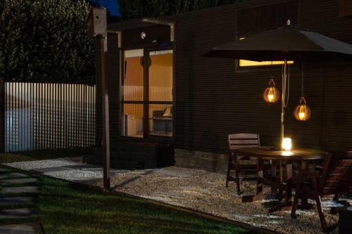 Matamata Apartment | Chalet Gandalf's Hideaway Full SKY&AppleTV All the Perks