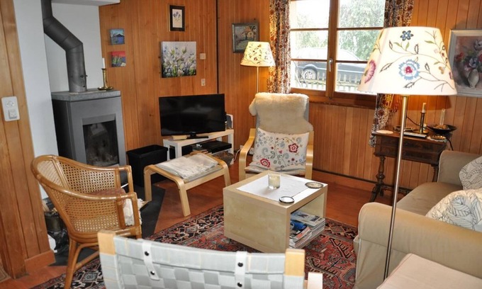 Barboleusaz Ski Chalet | Chalet Héloïse is located approx. 750 m from the start of the Barboleuse gondola to the Villars-Gryo