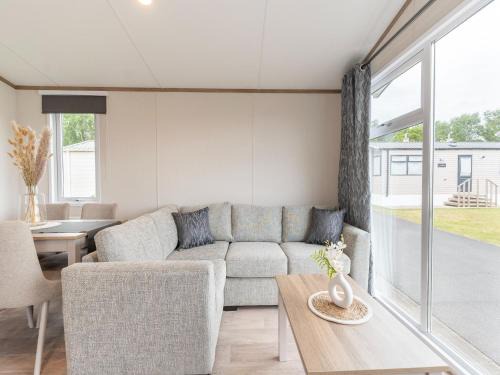 Vlissegem Ski Chalet | Chalet in De Haan near Sandy Beaches