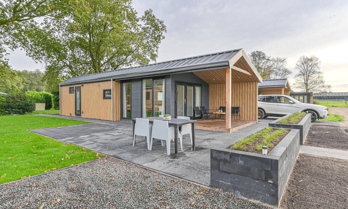Hoogersmilde Ski Chalet | Chalet in Dutch Park with Garden and Terrace