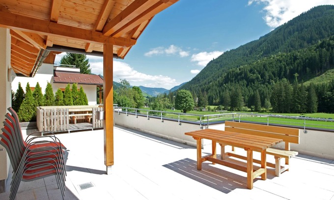 Saalbach-Hinterglemm Ski Chalet | Chalet in Saalbach Near Ski Lift & Sauna