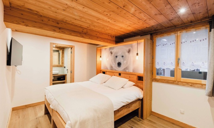 Montgenevre Ski Chalet | Chalet Isatis newly constructed luxury chalet, proximity to pistes Montgenevre