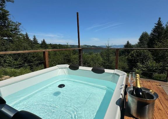 Boecourt Ski Chalet | Chalet isolé avec jacuzzi et vue panoramique