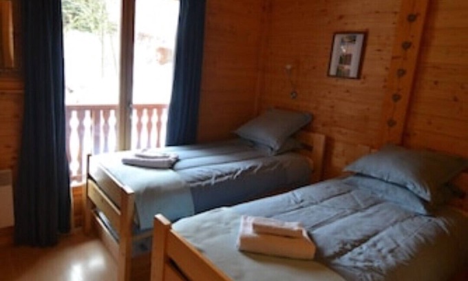 La Riviere-Enverse Ski Chalet | Chalet Le Cochon Noir sleeps 8 self catered big mountain view + logburner FABn