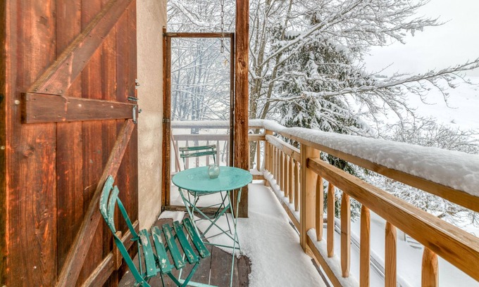 Villard-Reculas Ski Chalet | Chalet 'Le Flocon Grand 4 Étoiles' with Mountain View, Private Terrace and Wi-Fi