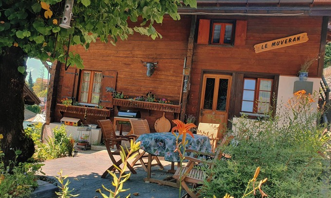 Les Posses-sur-Bex Ski Chalet | Chalet le muveran, in the center of gryon with garden!